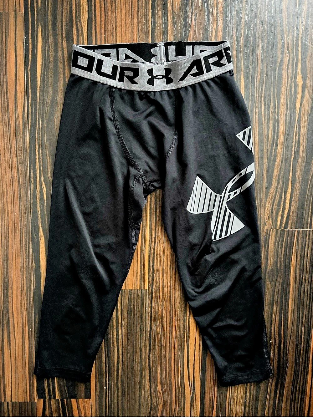 2 PAIRS Under Armour BOYS HeatGear Armour 3/4 Leggings Athletic Compression Pant